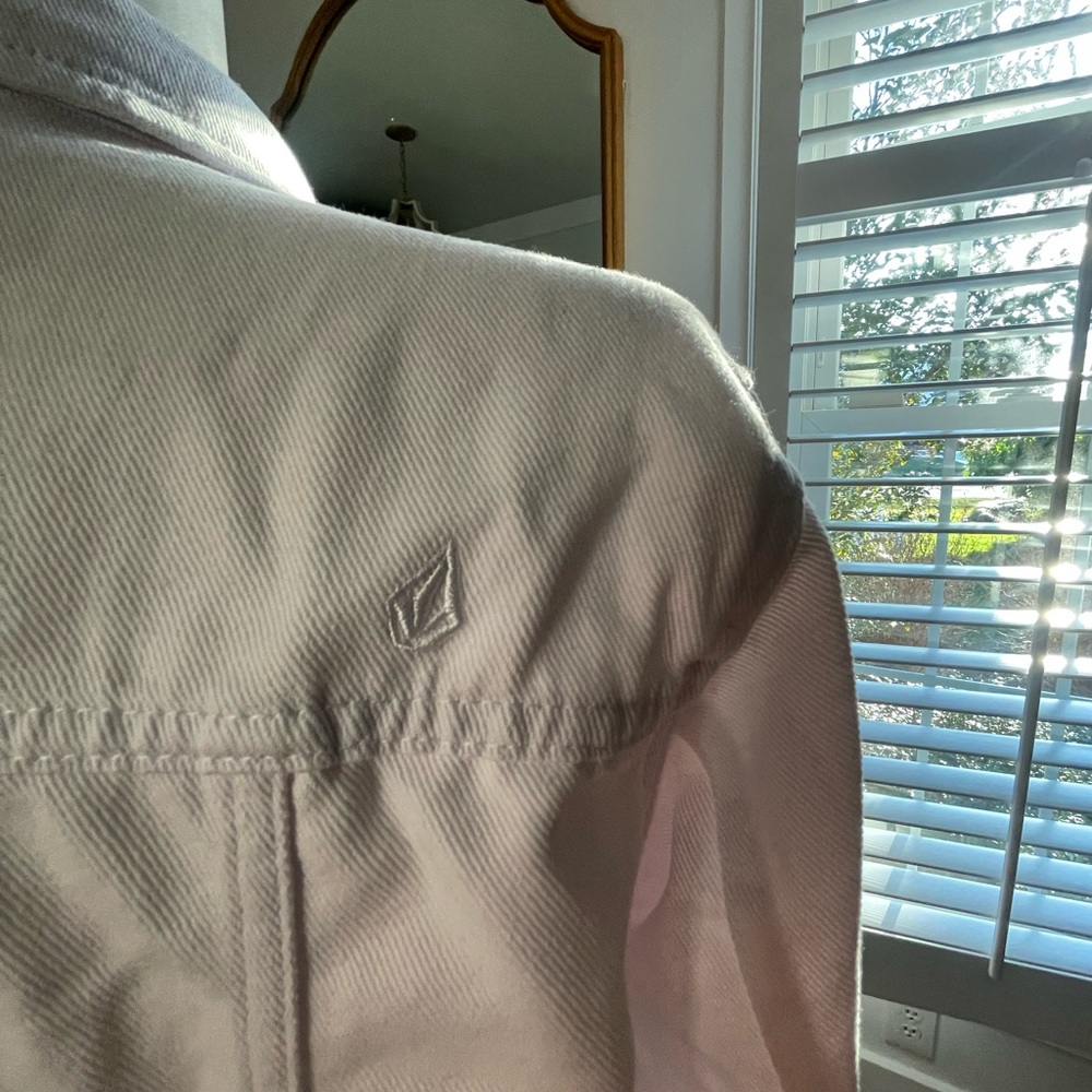 White Volcom Cropped Jean Jacket - Picture 7 of 9